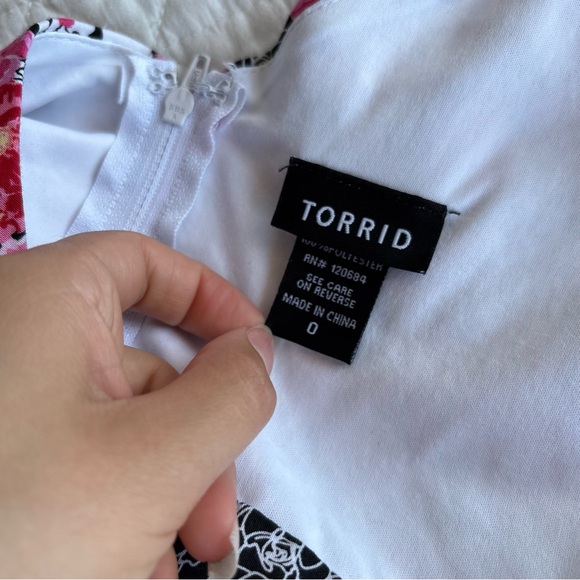 Torrid Skull and Floral Blouse peplum Tank Top Blouse Sleeveless Retro pinup - Picture 6 of 9